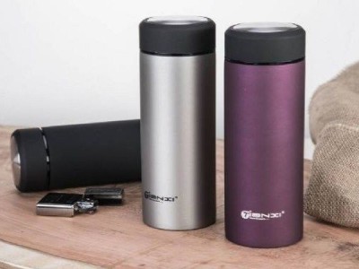 PP粘金屬專用膠水案例，聚厲牌膠水環保耐老化膠粘專用定制